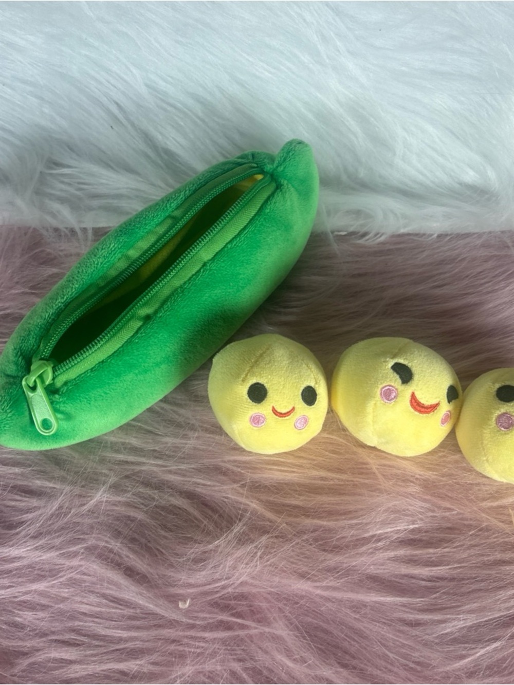 Green Plush Pea Pod Pouch with 3 Smiley Yellow Plush Peas